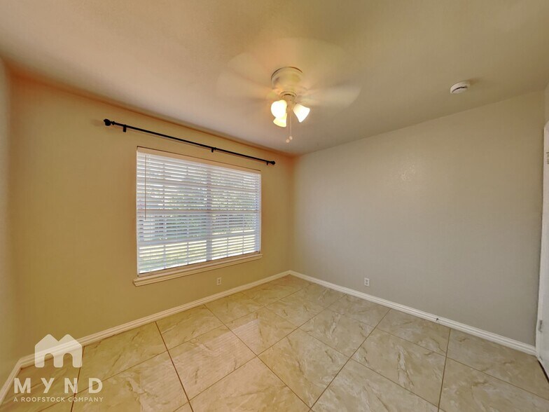 Building Photo - 612 S Rough Creek Ct