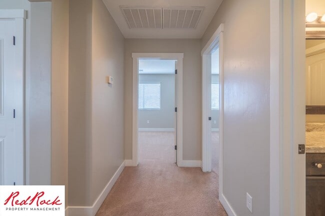 Building Photo - 4 Bedroom Spacious St. George Home with Large Backyard