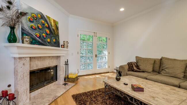 Building Photo - 2025 S Beverly Glen Blvd