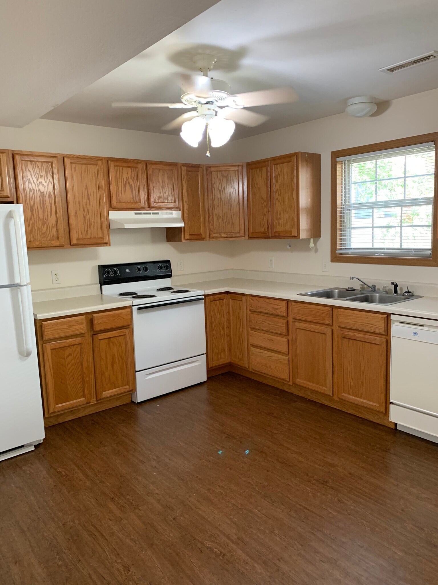 Building Photo - 813 E Franklin St