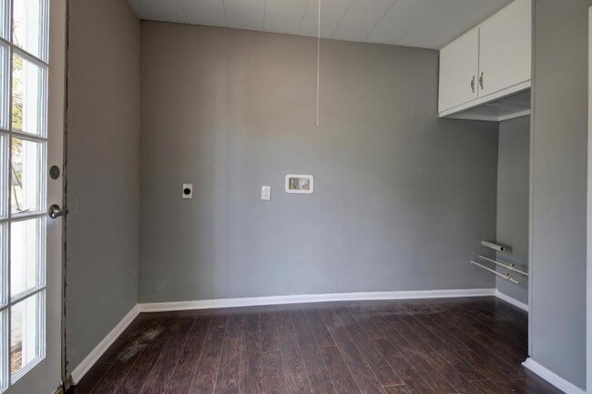 Building Photo - 1421 Rogers St