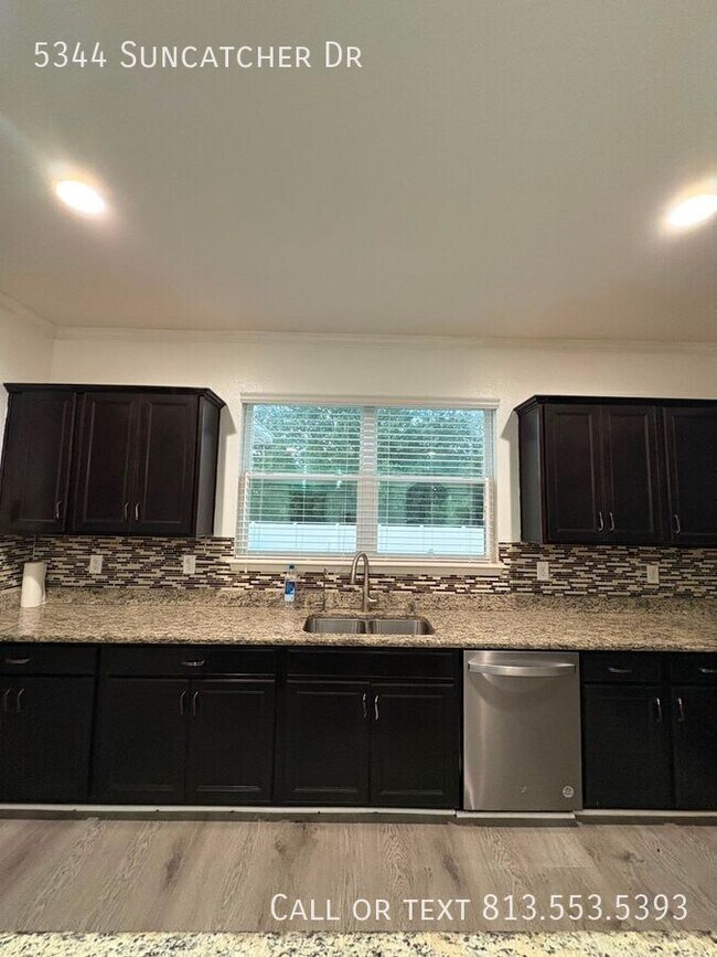 Building Photo - 5344 Suncatcher Dr
