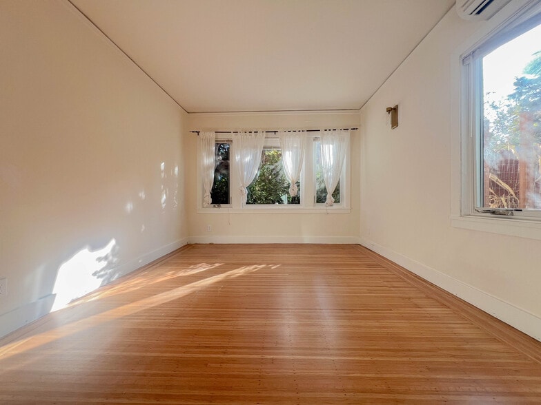 Master Bedroom - 1504 Grant St