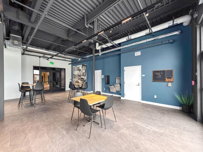 Building Photo - 500 W 7th St N