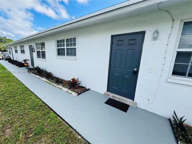 Building Photo - 631 NW 11th Ave