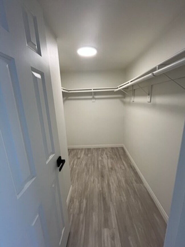 Building Photo - Luxurious Townhouse Located in the exclusi...