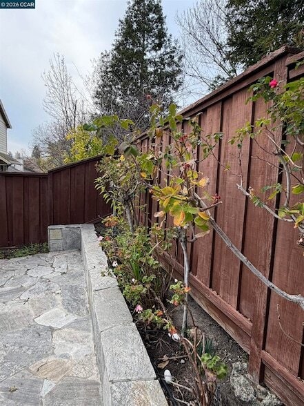 Building Photo - 350 Caroni St