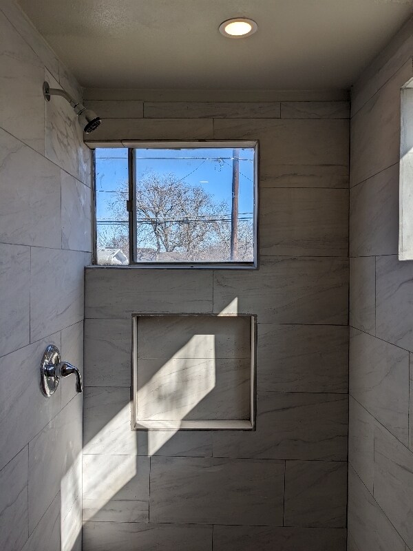 Building Photo - 534 E Sycamore St