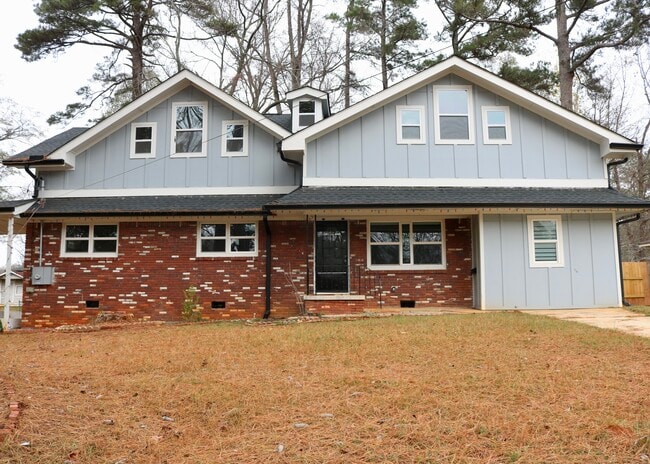 Building Photo - 1027 Woodward Cir SW