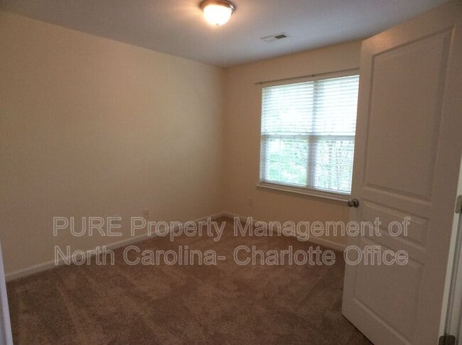 Building Photo - 5009 Sunset Ridge Ct