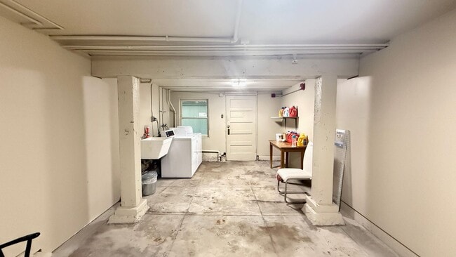Building Photo - Charming Updated 2BR/1BA Marina Apartment ...