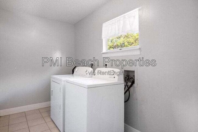 Building Photo - 2456 SE Melaleuca Blvd