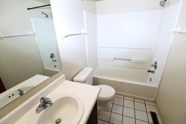 Building Photo - 2227 Teardrop Ave