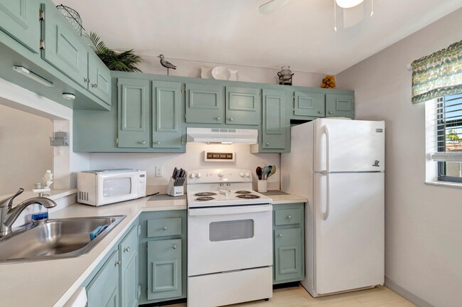 Building Photo - 7202 Golf Colony Ct