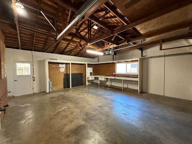 Building Photo - Newly renovated single story in Greenwood Estates!