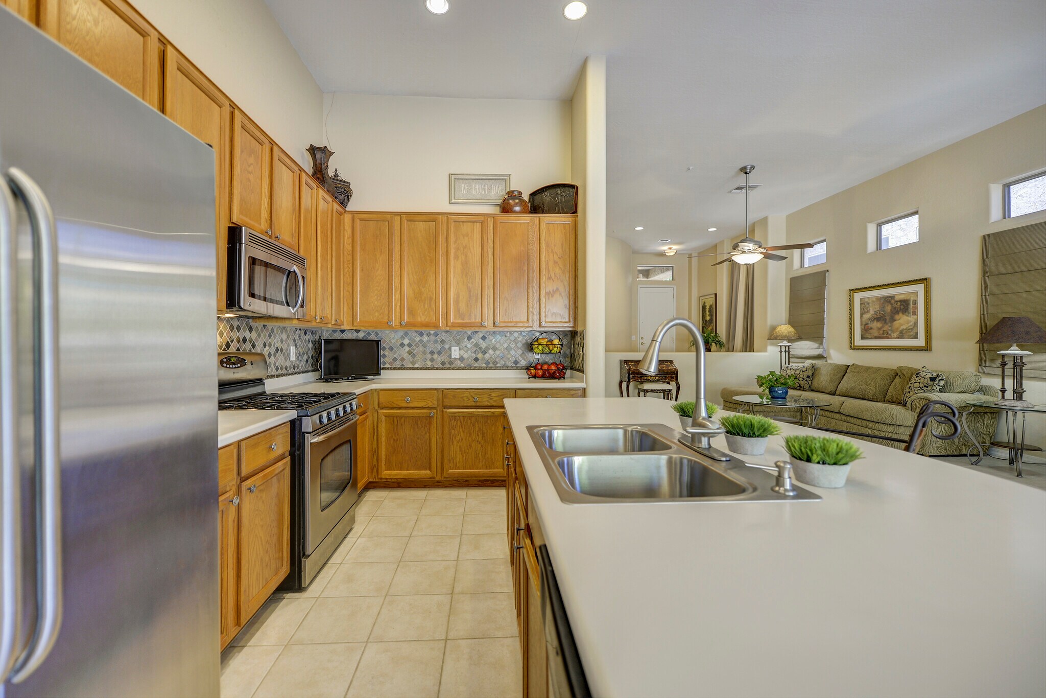 Building Photo - 7634 E San Fernando Dr