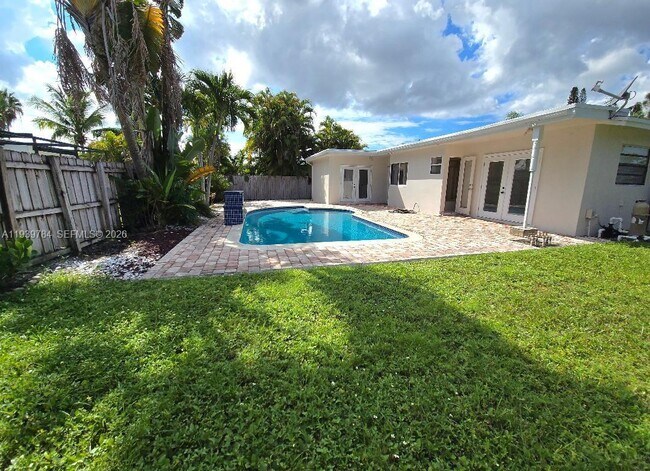 Building Photo - 3909 NW 17th Terrace