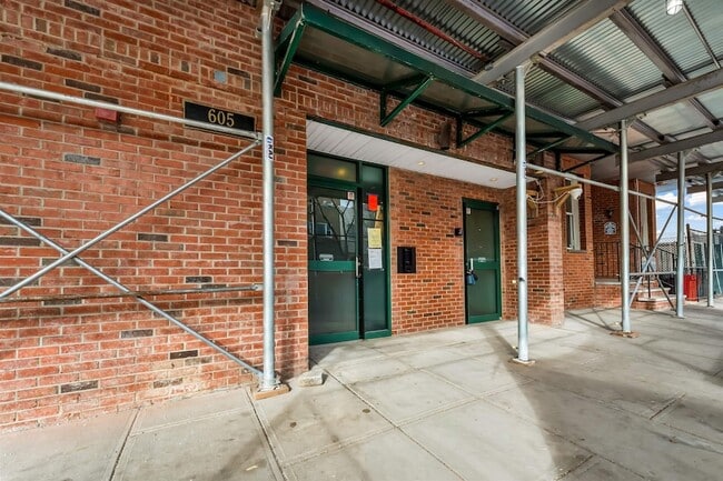 Building Photo - 605 New York Ave