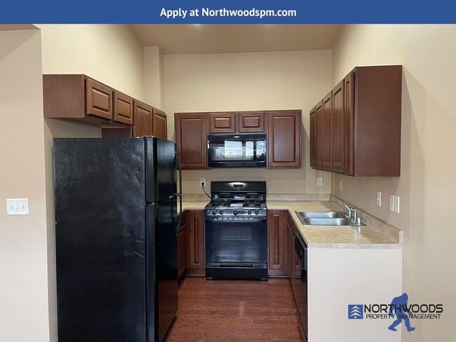 Building Photo - Nice 2 Bedroom 2 Bathroom 2 Story-Town Home-White City