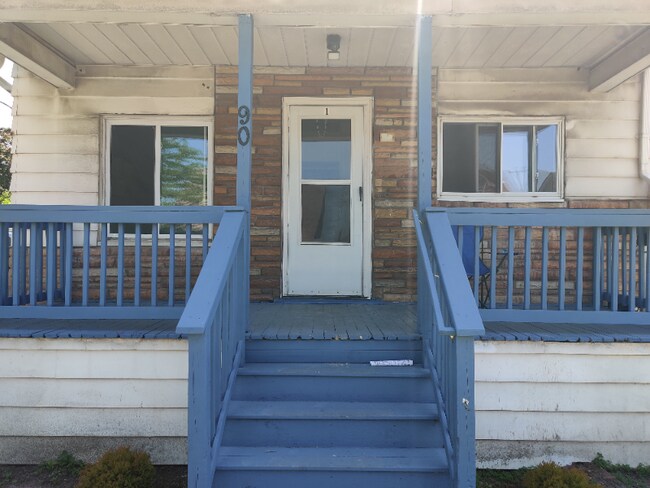 Building Photo - 90 Oak St