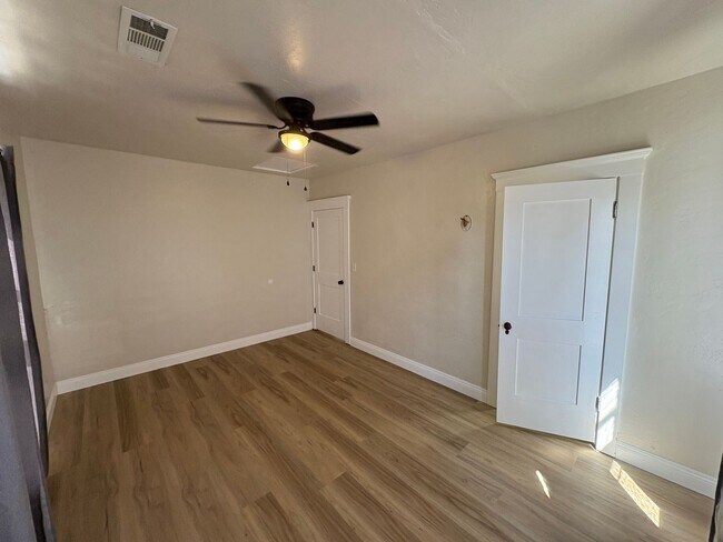 Building Photo - Beautiful 2 Story home Available coming soon!, pet friendly!