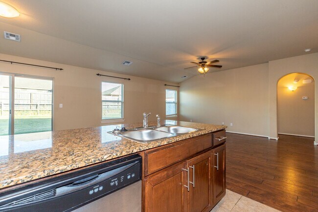 Building Photo - 3 Bed | 2 Bath in Owasso!