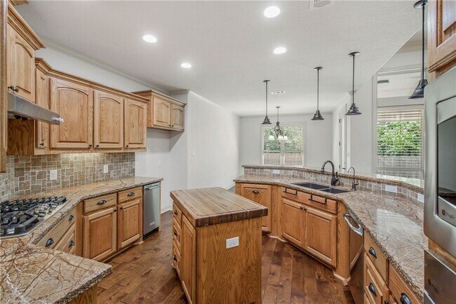 Building Photo - 15701 Timber Creek Ln