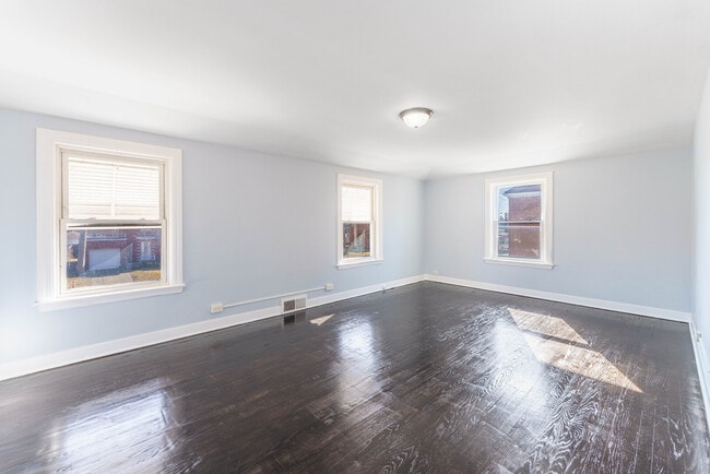 Building Photo - 2116 S 21st Ave