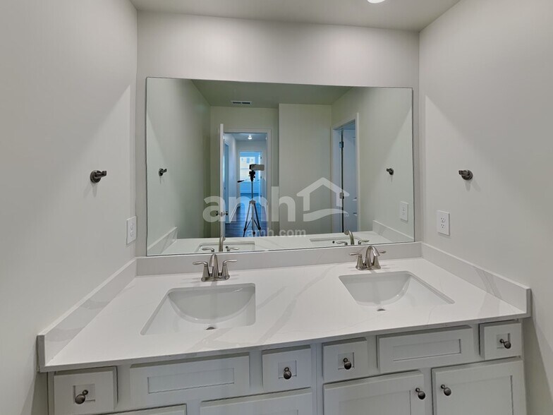 Building Photo - 3662 Creek View Cir