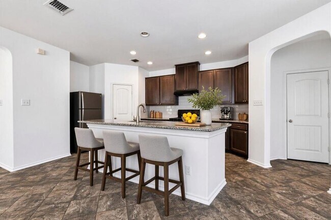 Building Photo - 1020 Clove Hitch Dr