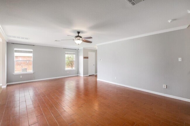 Building Photo - 213 Woodley Rd