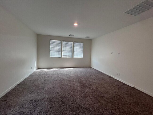 Building Photo - 1152 E Newland Dr