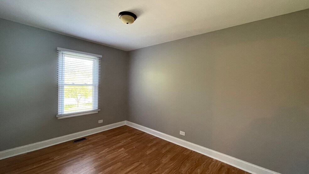 Bedroom 2 - 2541 Prairieview Ln S