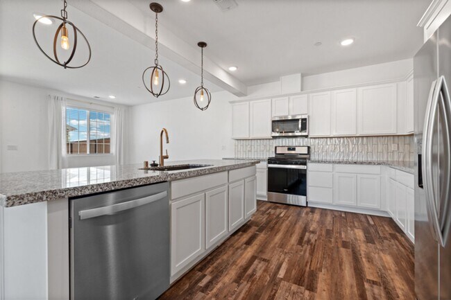 Building Photo - Beuatiful Townhome in Northwest Reno!
