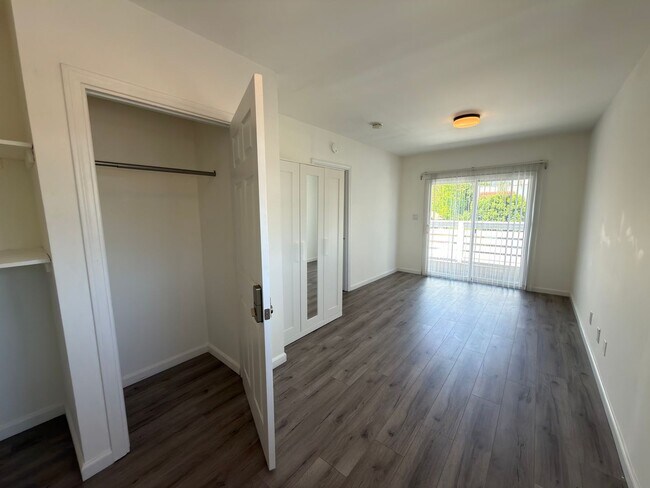 Building Photo - 1110 Mira Mar Ave