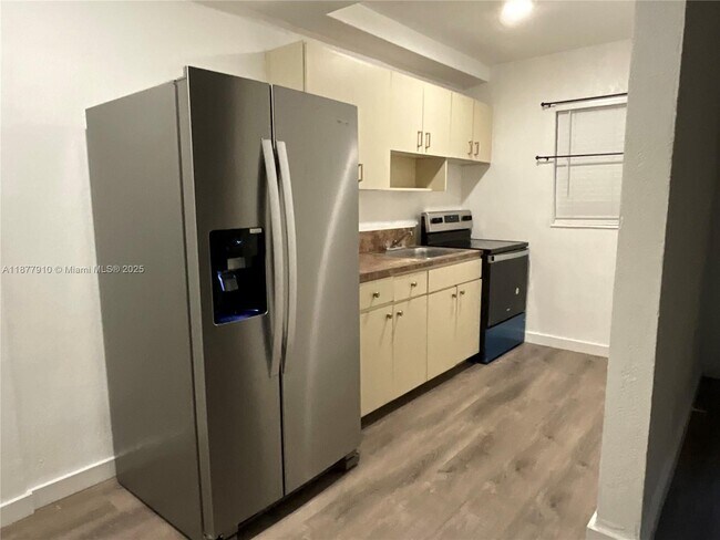 Building Photo - 3333 NW 5th Ave