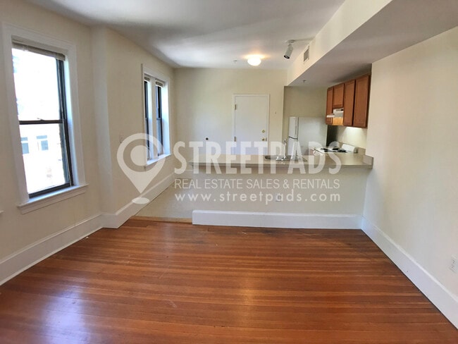 Building Photo - 881 Massachusetts Ave