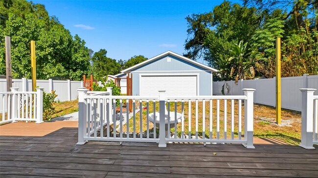 Building Photo - 1416 E Frierson Ave