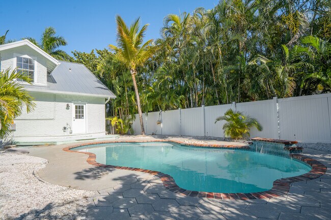 Building Photo - 3310 E Maritana Dr