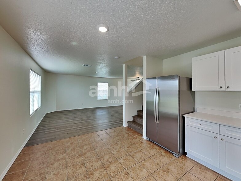 Building Photo - 240 Equestrian Dr
