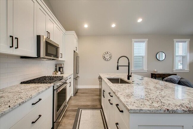 Building Photo - Stunning newer home in a great Boise location