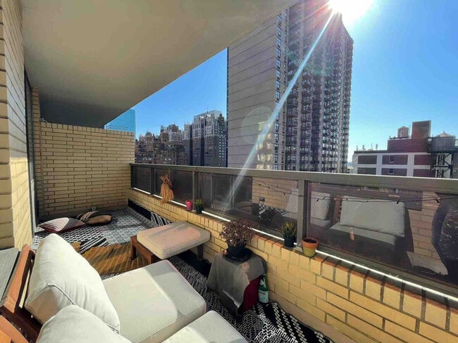 Building Photo - 330 E 38th St