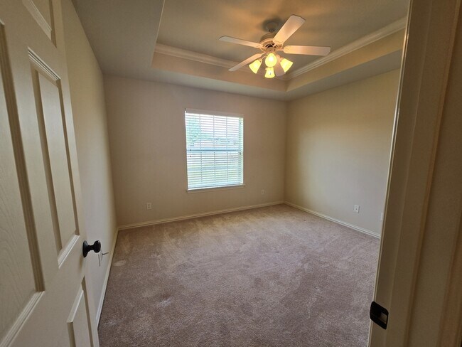 Building Photo - 15298 Wagon Wheel Cir