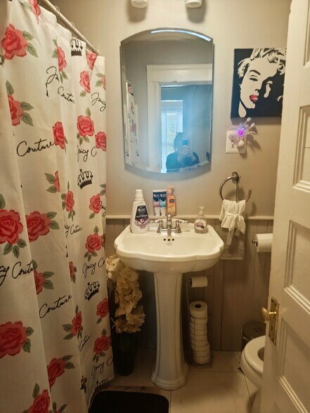 Building Photo - 33 Page St