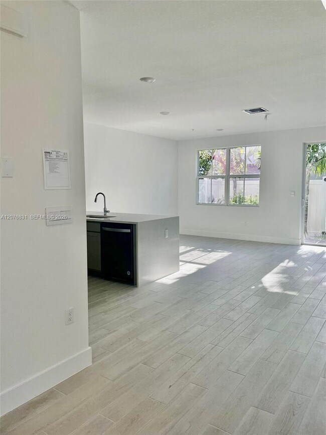 Building Photo - 157 SW 170th Ave