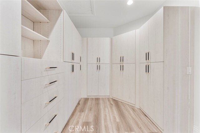 Building Photo - 18 Bent Oak