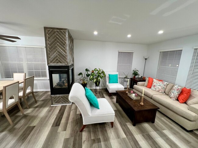 Building Photo - 113 W Big Horn Dr