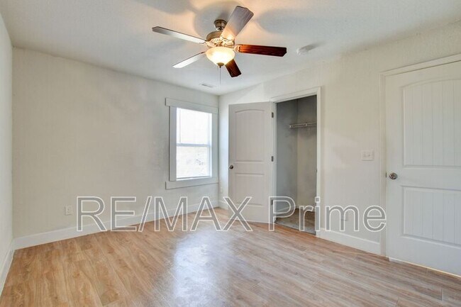 Building Photo - 8028 Glade Rd