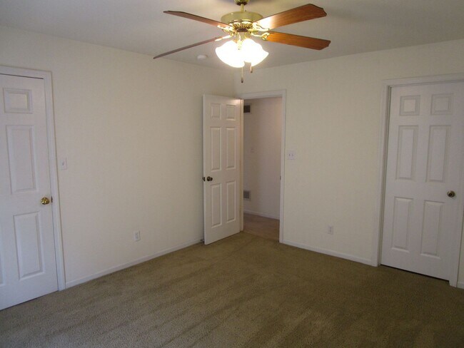 Building Photo - 5013-5015 Betty Jean Way