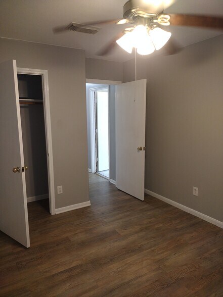 Building Photo - 2882 Sun River Ln